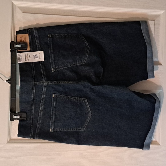 Signature by Levi Strauss Blue Jean Shorts Classic Style - Picture 2 of 3